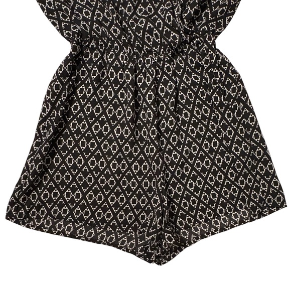 H & M Coachella Boho Festival Black & White Romper Long Sleeves w/Fringe Size 4 - Picture 4 of 7